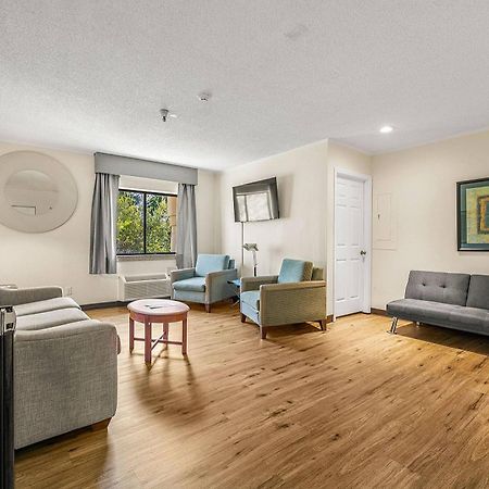 Hotel La Quinta By Wyndham Tampa Brandon West à Heartland Extérieur photo