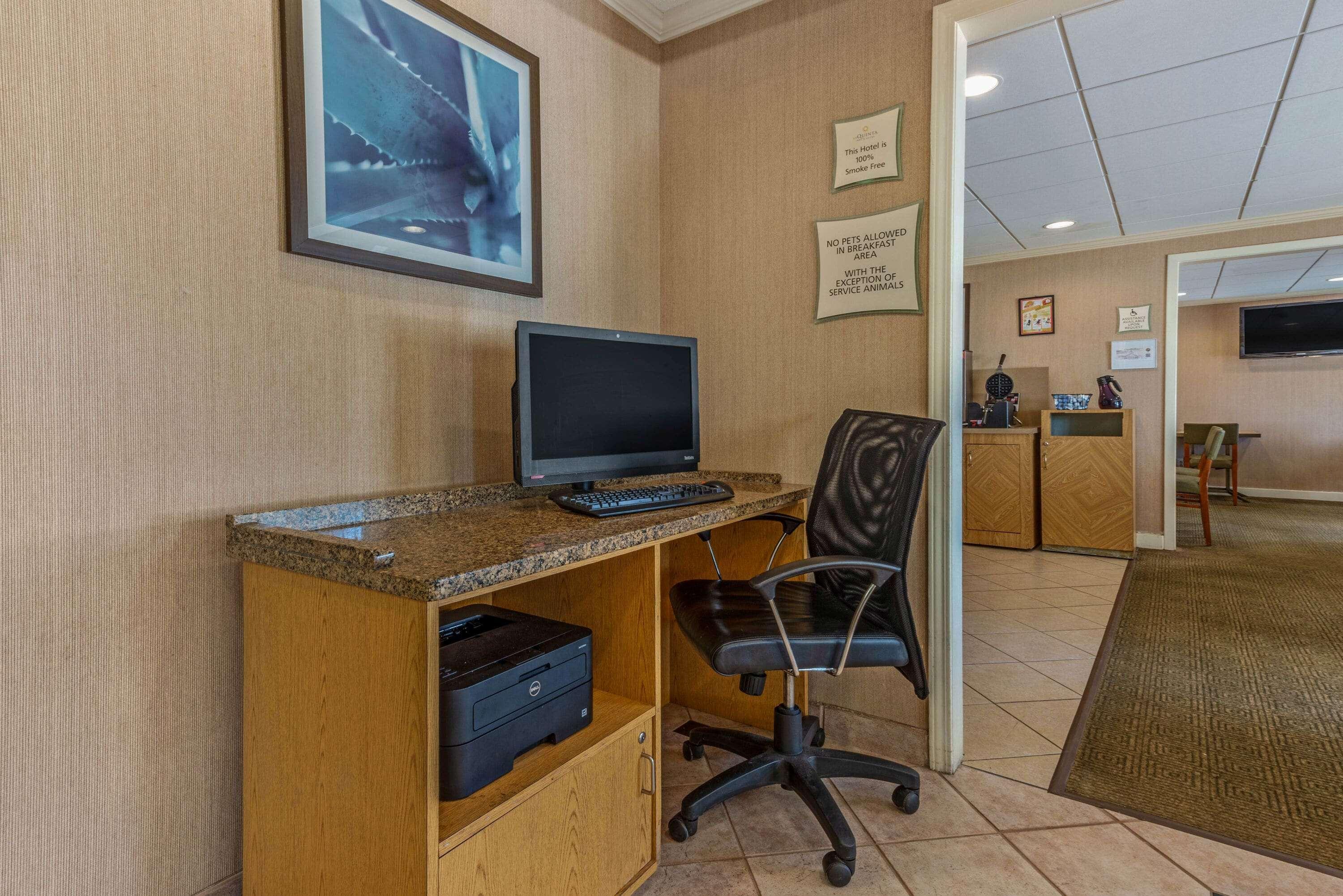 Hotel La Quinta By Wyndham Tampa Brandon West à Heartland Extérieur photo
